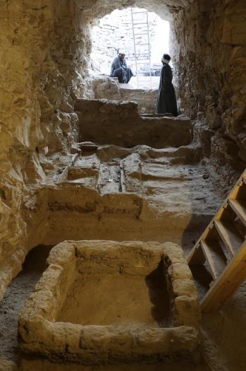 L'entrée du corridor souterrain de la tombe APO.CN21